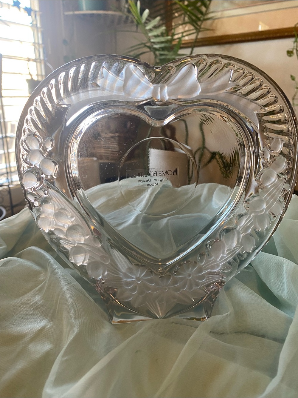 MIKASA HOME BEAUTIFUL FROSTED HEART FRAME